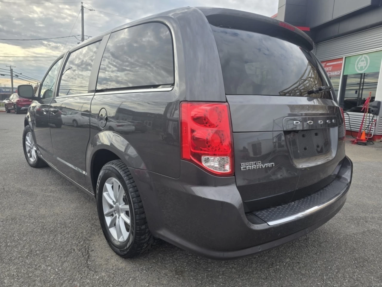 2020 Dodge Grand Caravan Premium plus Main Image