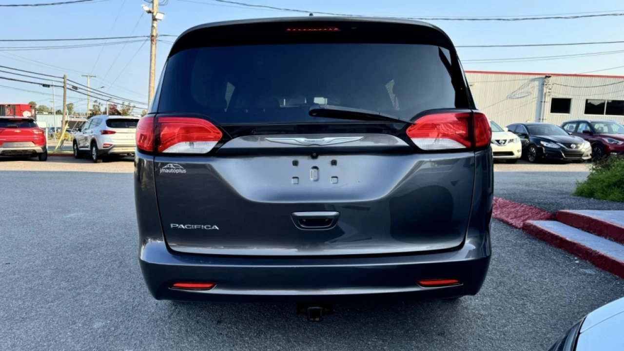 2017 Chrysler Pacifica Touring Main Image