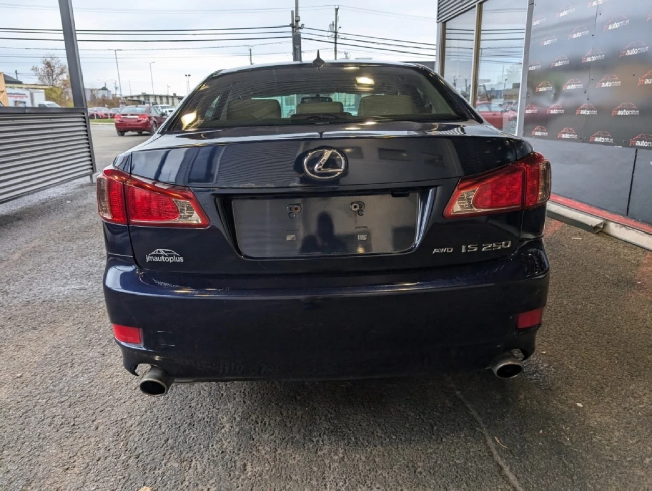 2011 Lexus IS 250 AWD*TOIT*BANCS CHAUFF*BOUTON POUSSOIR* Image principale