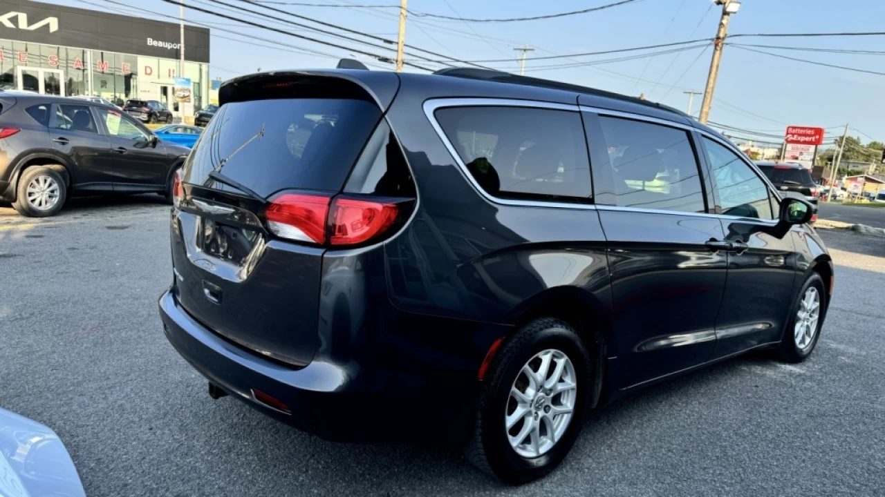 2017 Chrysler Pacifica Touring Main Image