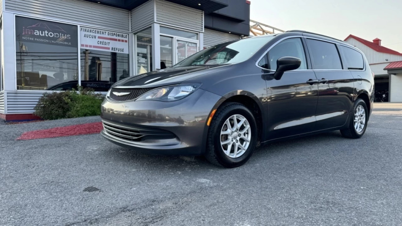 2017 Chrysler Pacifica Touring Main Image