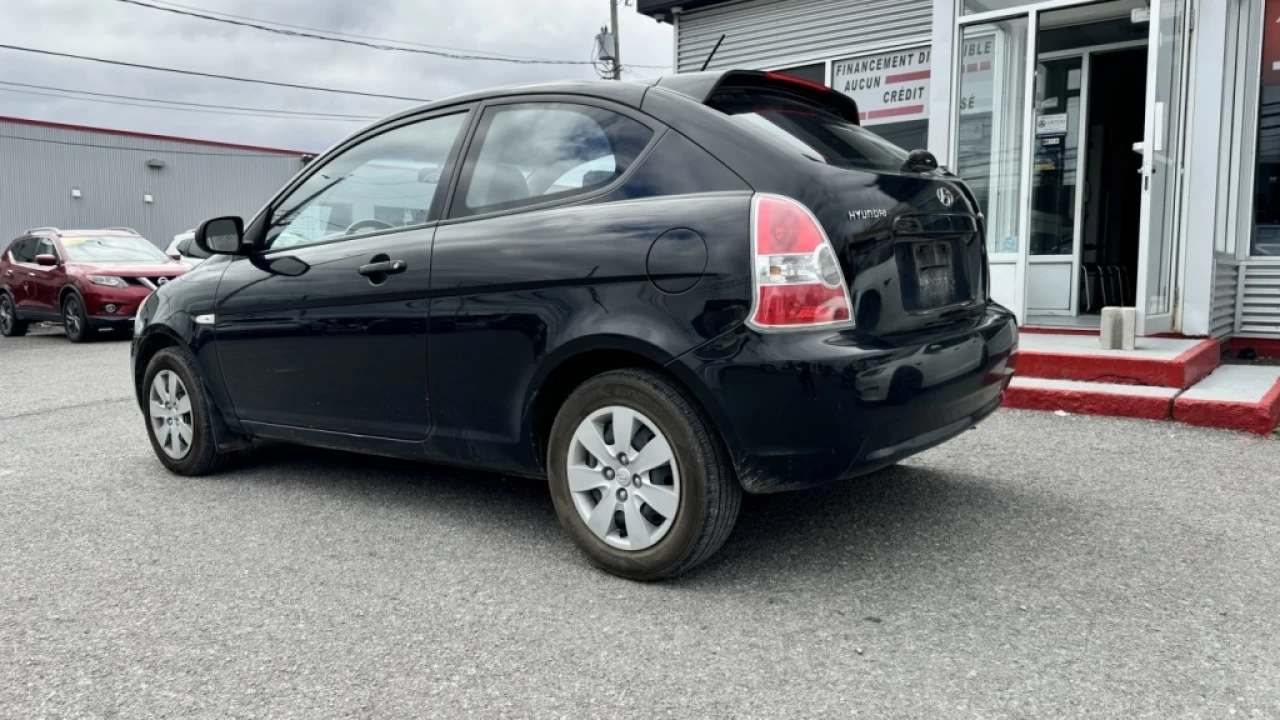 2011 Hyundai Accent GL Main Image