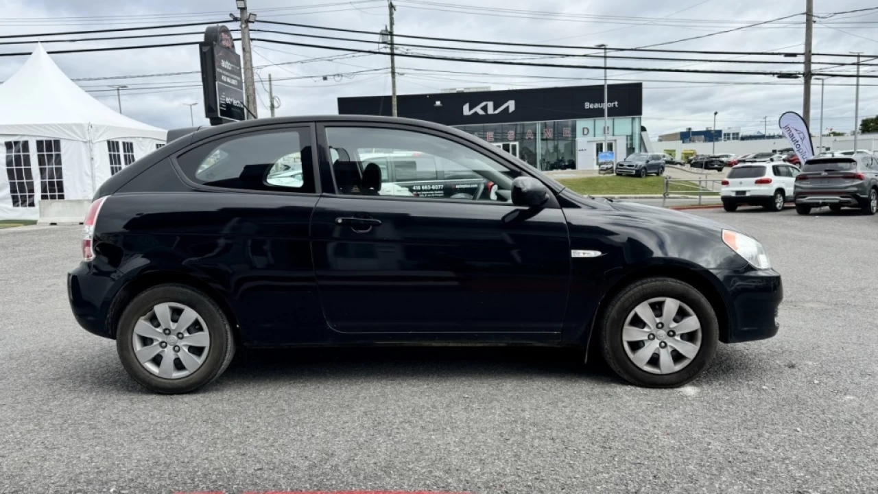 2011 Hyundai Accent GL Main Image