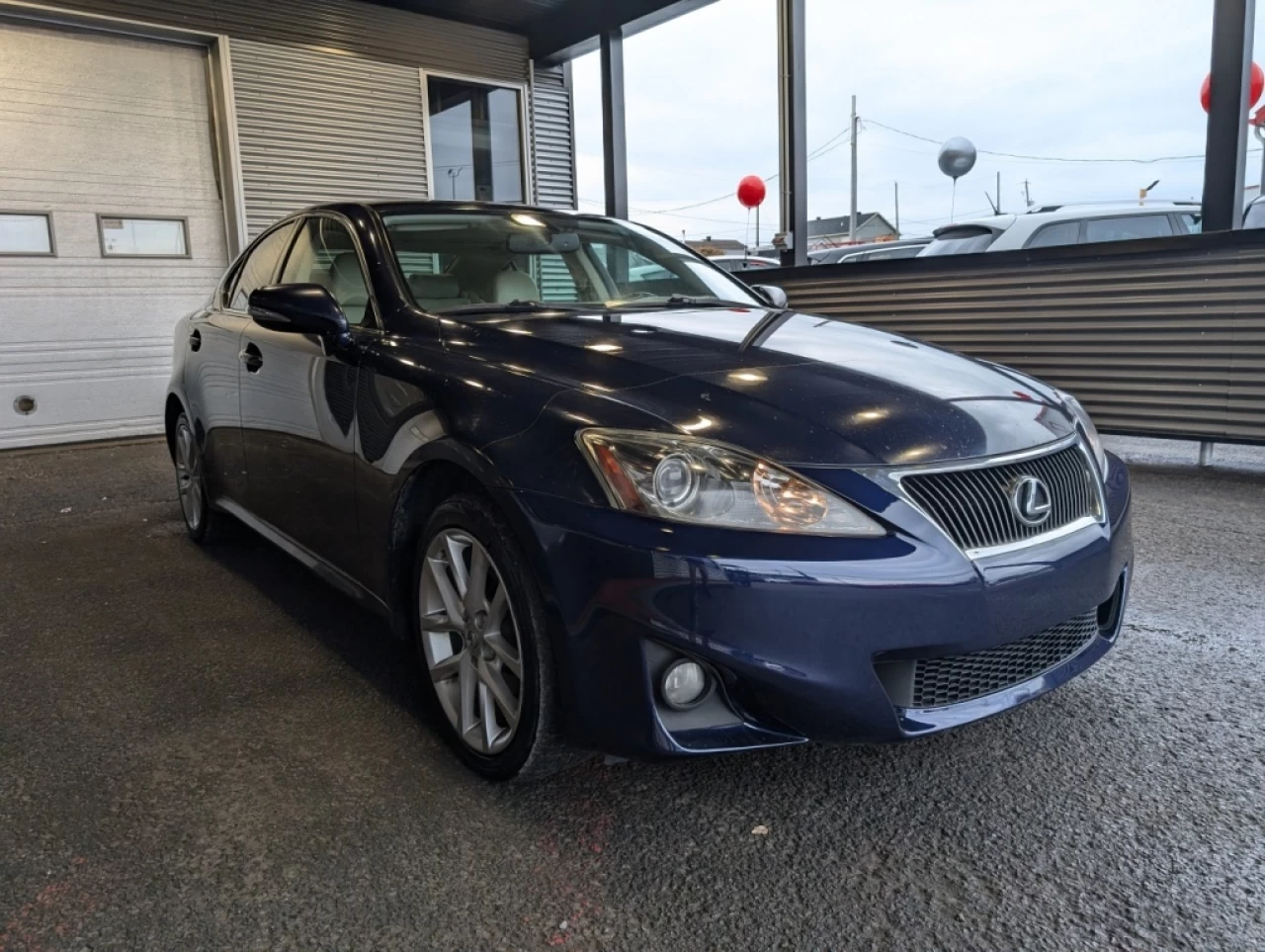 2011 Lexus IS 250 AWD*TOIT*BANCS CHAUFF*BOUTON POUSSOIR* Image principale