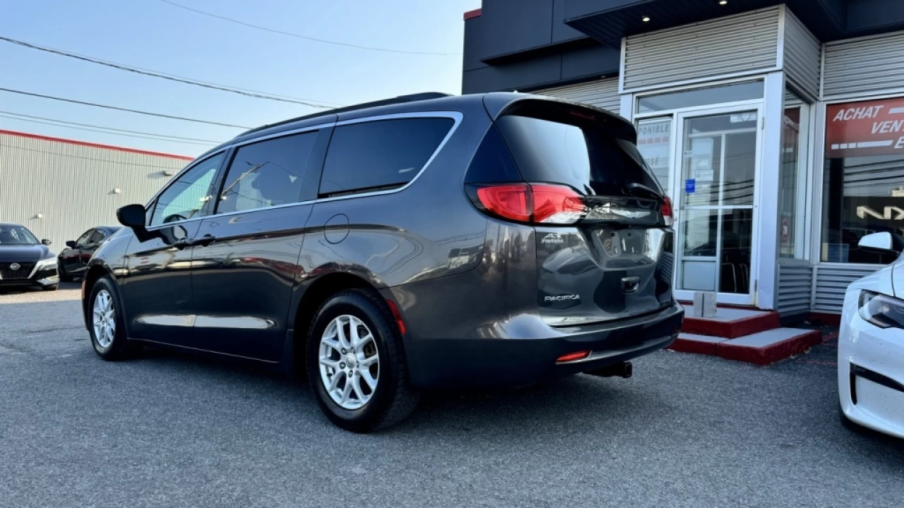 2017 Chrysler Pacifica Touring Main Image