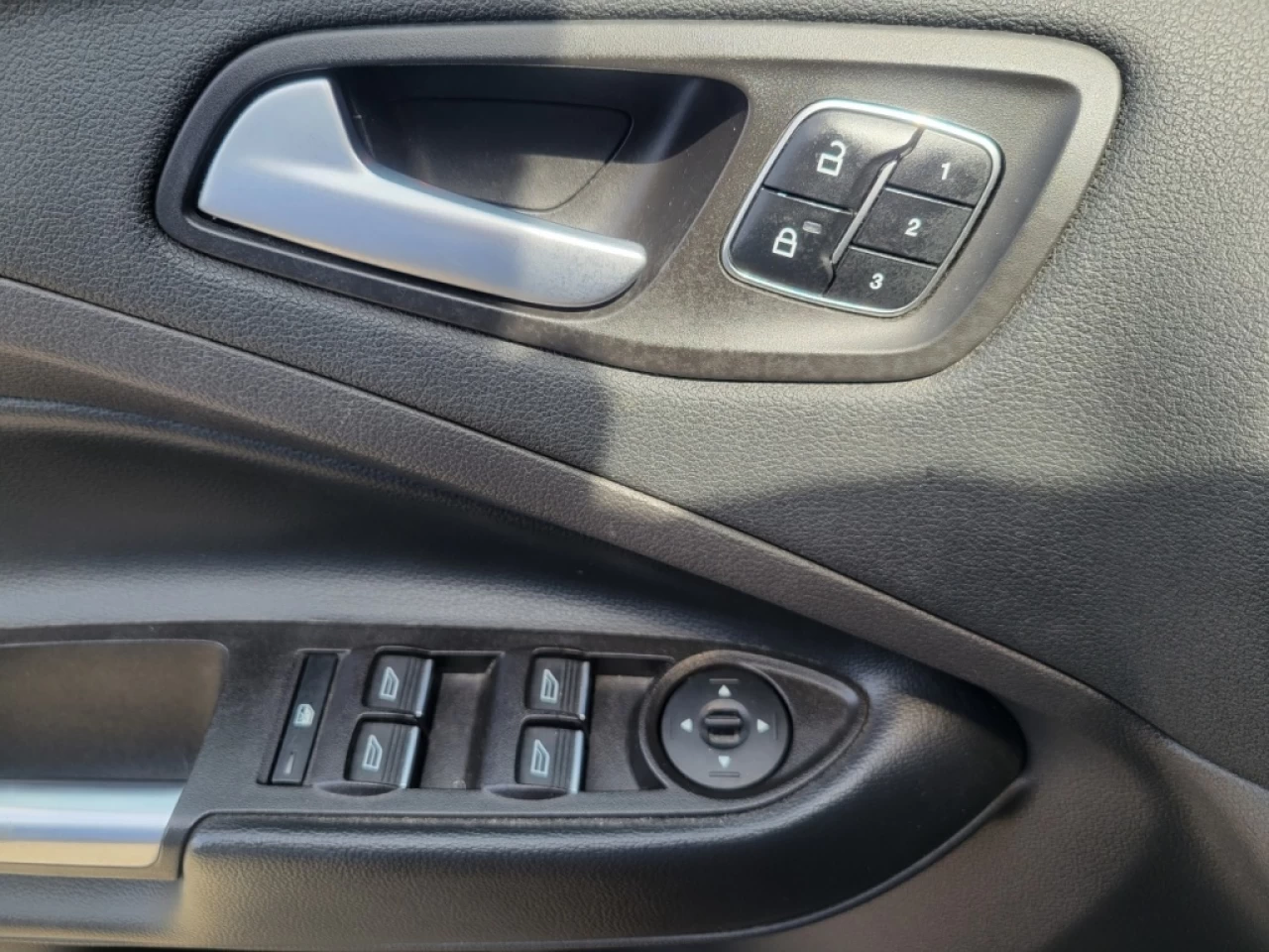 2017 Ford Escape Titanium*AWD*TOIT*NAVIGATION*CUIR* Image principale