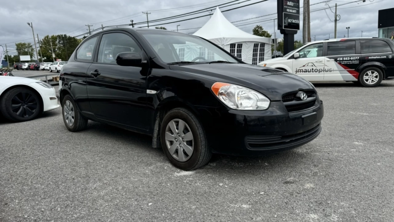 2011 Hyundai Accent GL Main Image