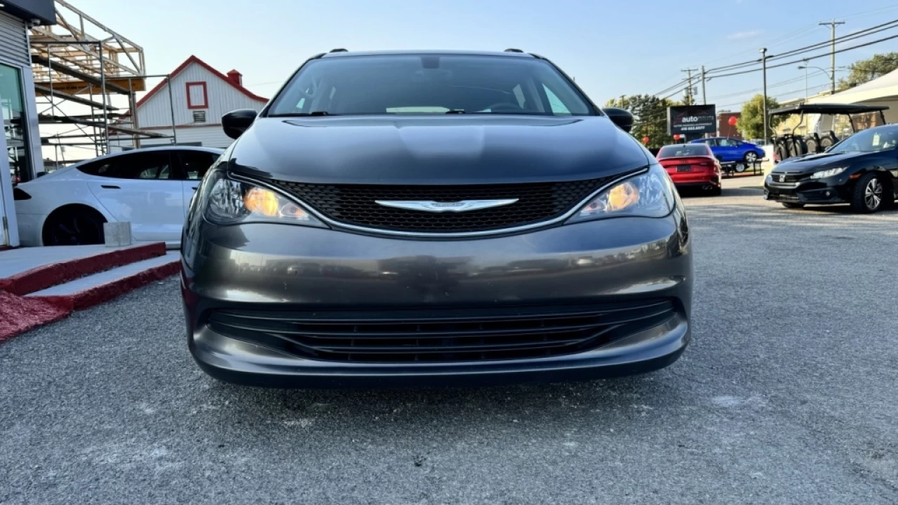 2017 Chrysler Pacifica Touring Main Image