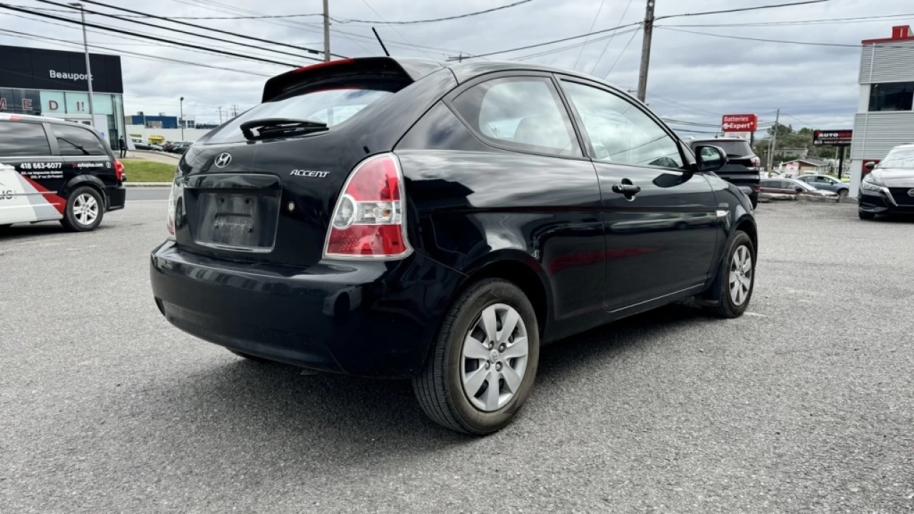 2011 Hyundai Accent GL Main Image