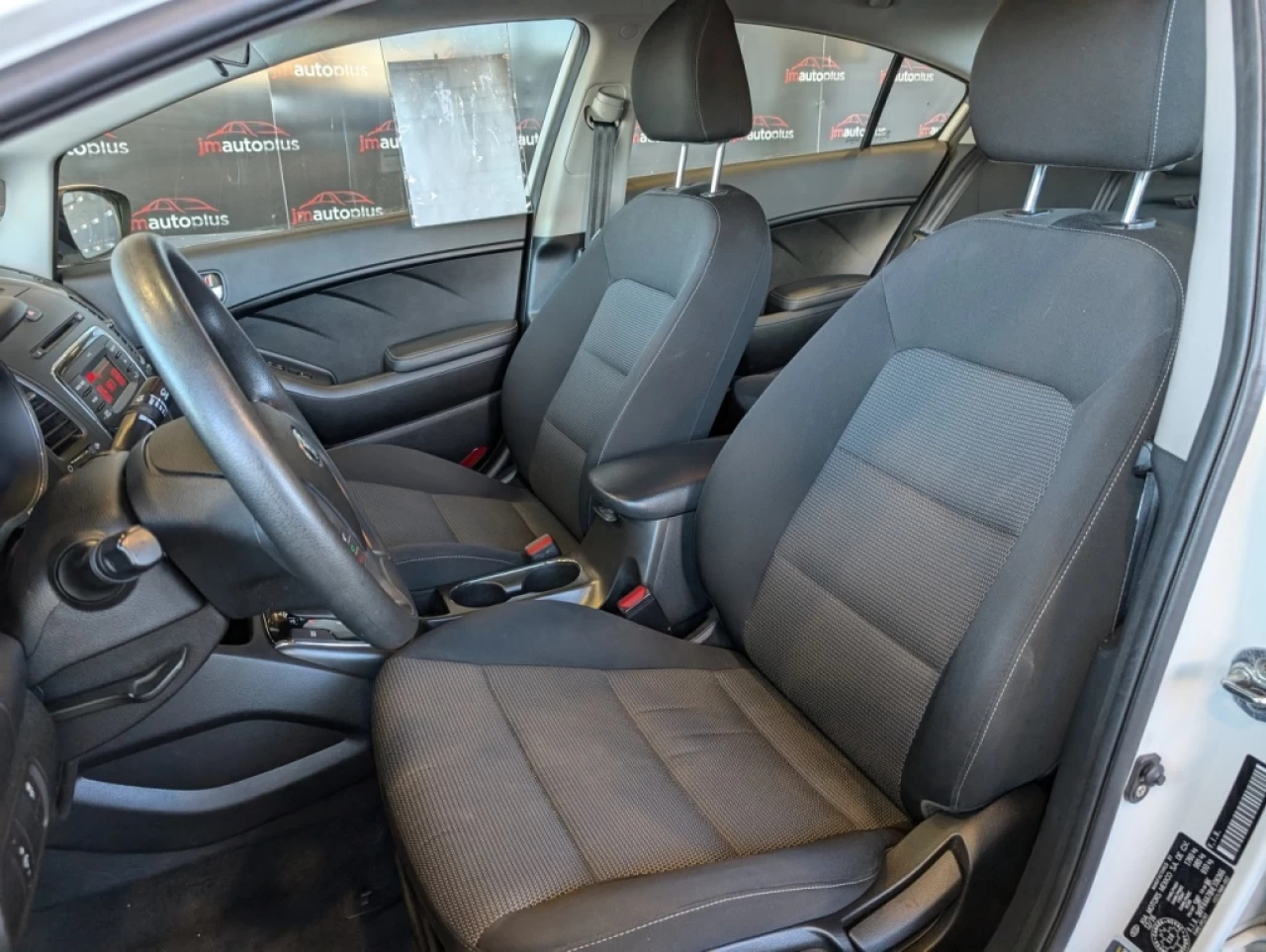 2017 Kia Forte LX*BANCS CHAUFF*BAS KILO* Main Image