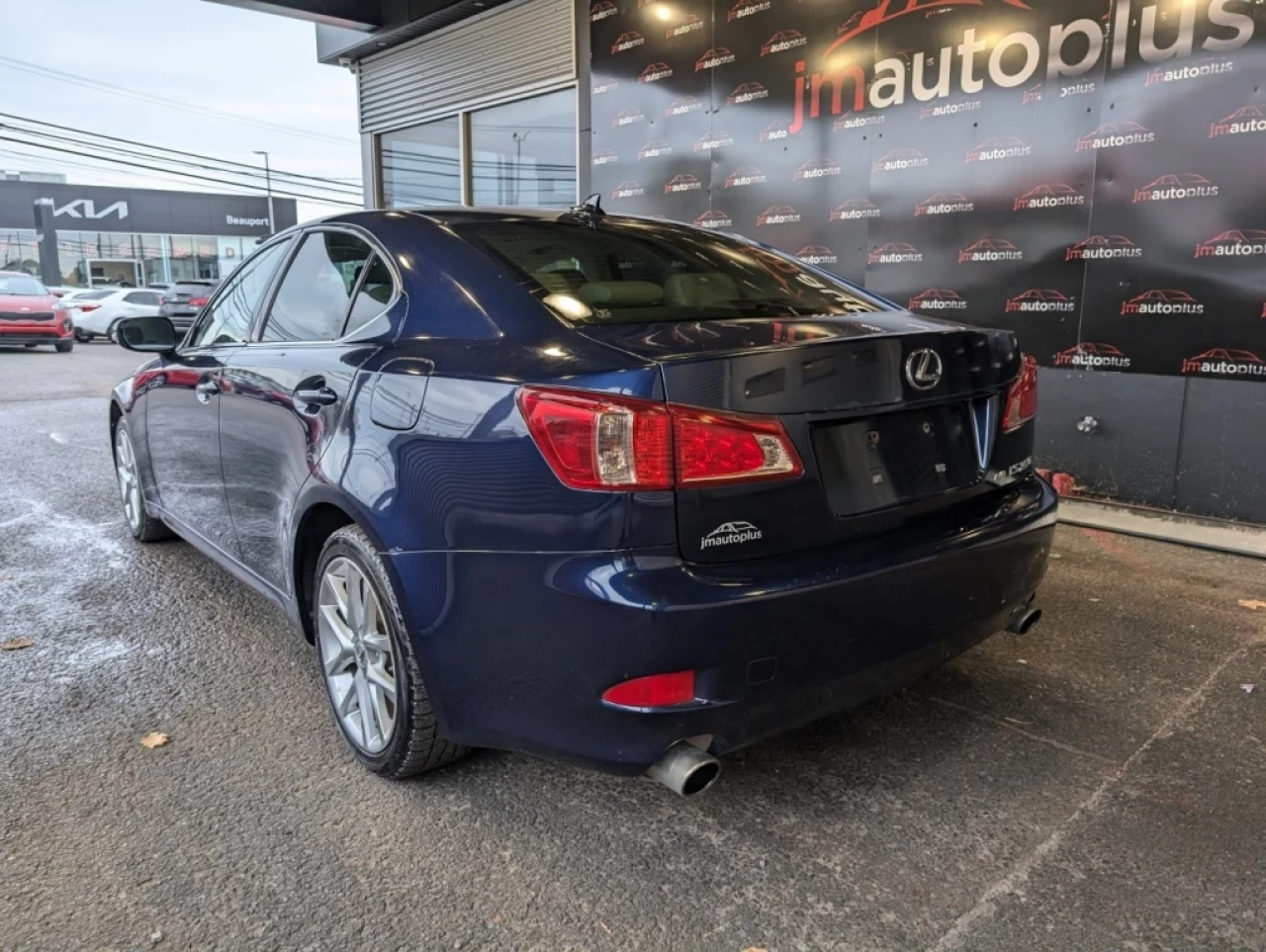 2011 Lexus IS 250 AWD*TOIT*BANCS CHAUFF*BOUTON POUSSOIR* Main Image