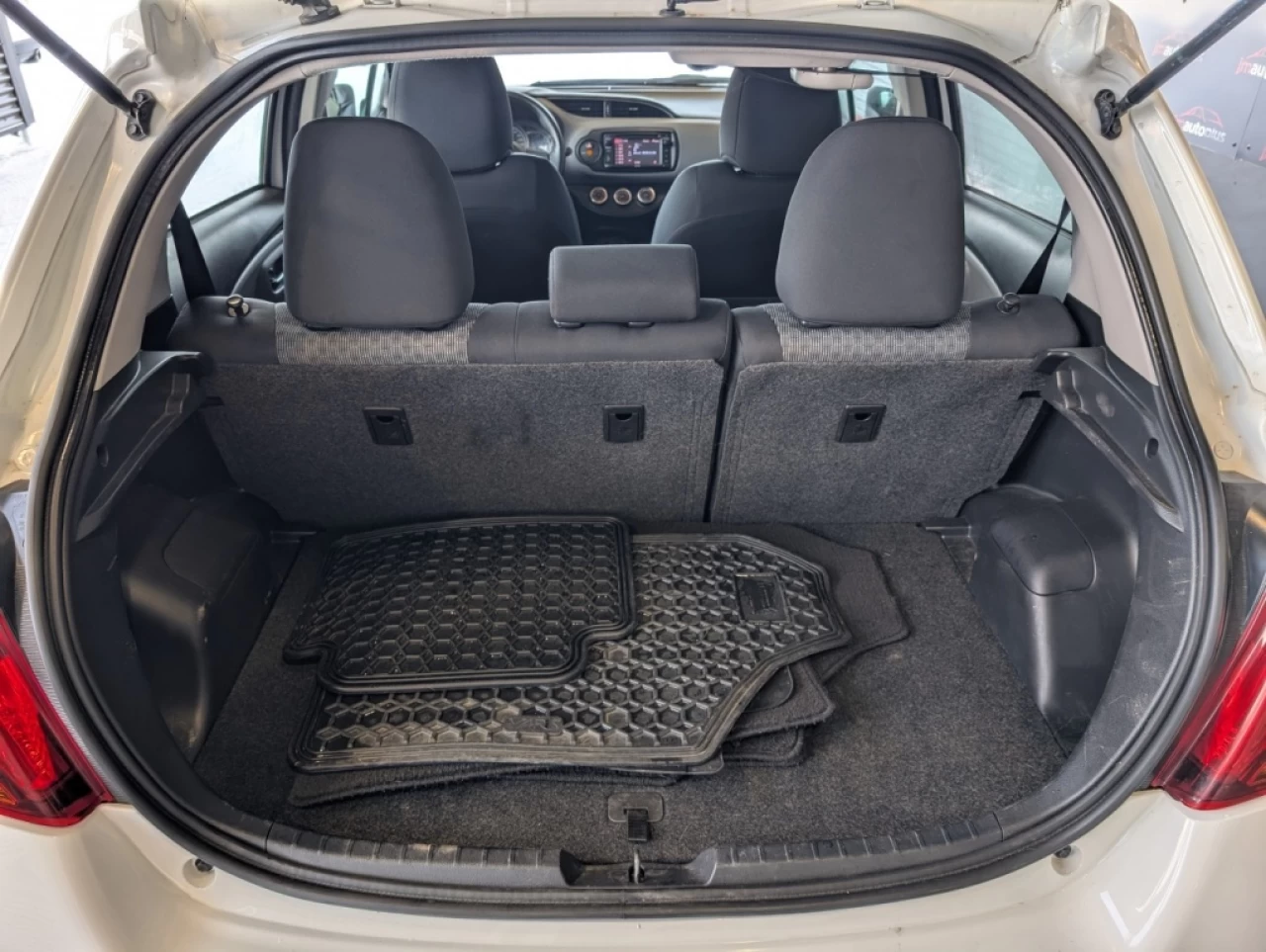 2016 Toyota Yaris LE*AUTO*A/C*BAS KILO* Image principale