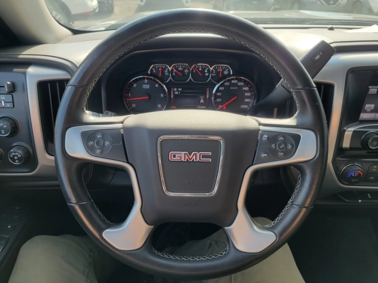 2015 GMC Sierra 1500 SLE*4X4*V8*CAMÉRA*BAS KILO* Main Image