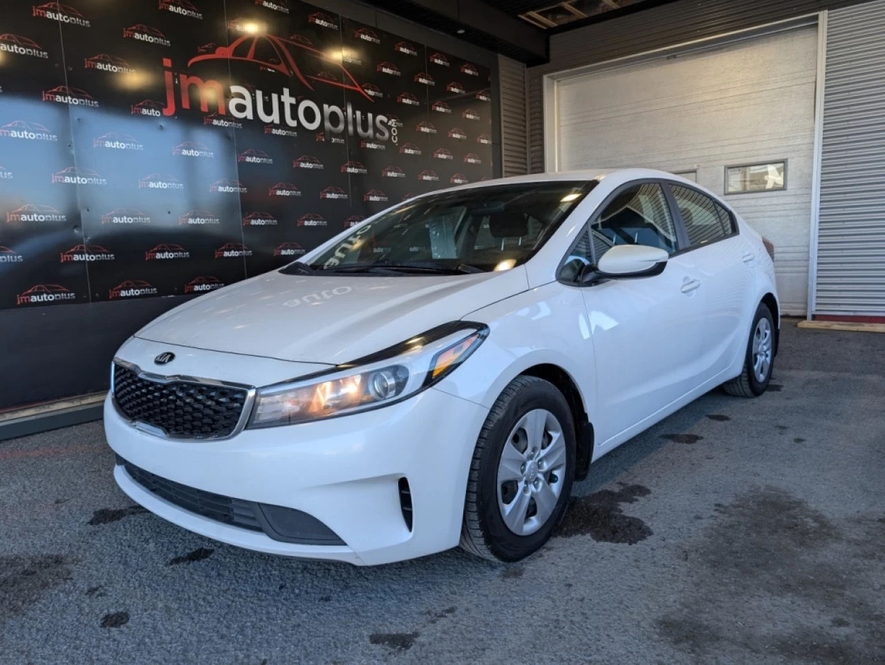 2017 Kia Forte LX*BANCS CHAUFF*BAS KILO* Main Image