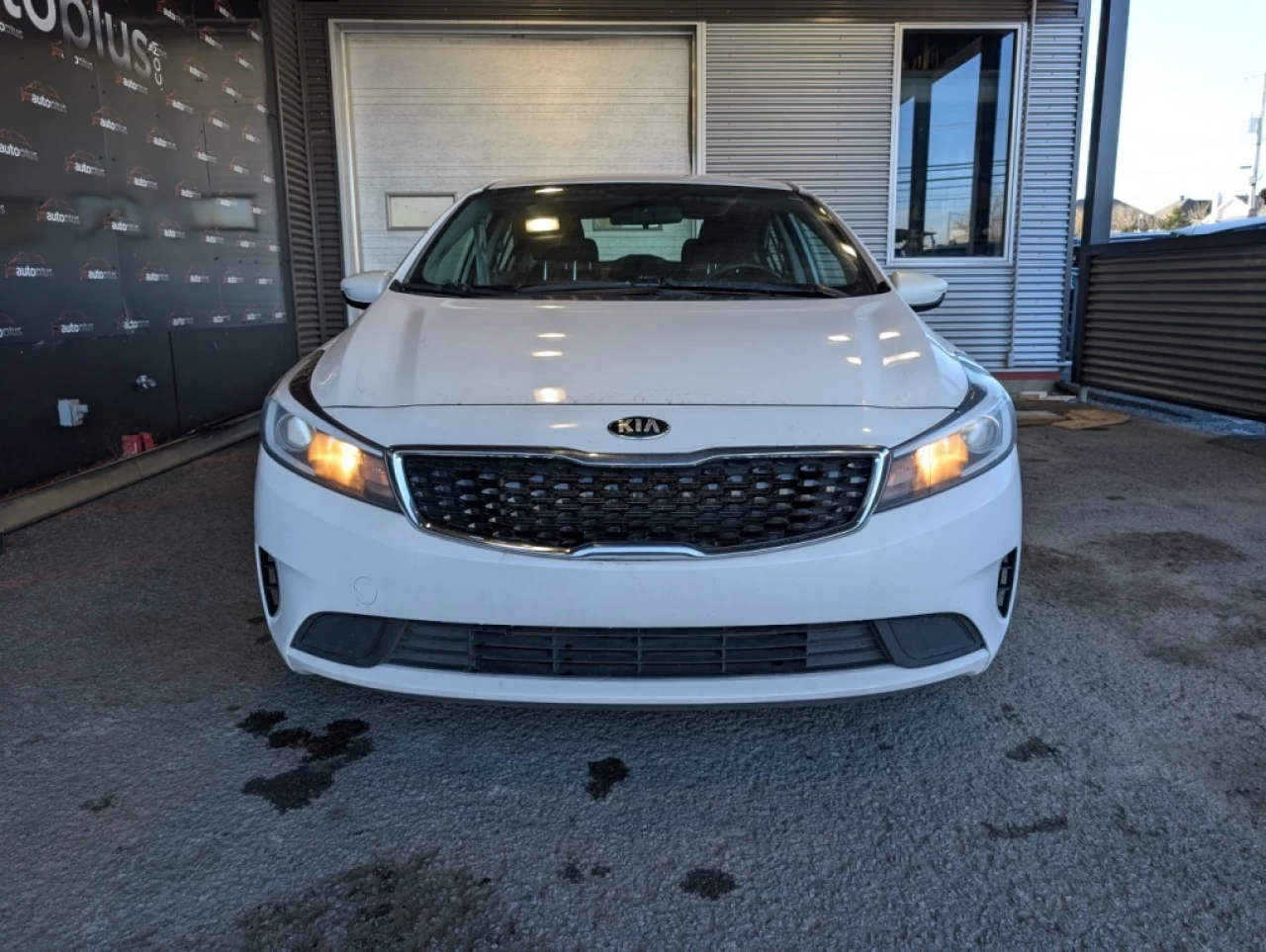 2017 Kia Forte LX*BANCS CHAUFF*BAS KILO* Main Image