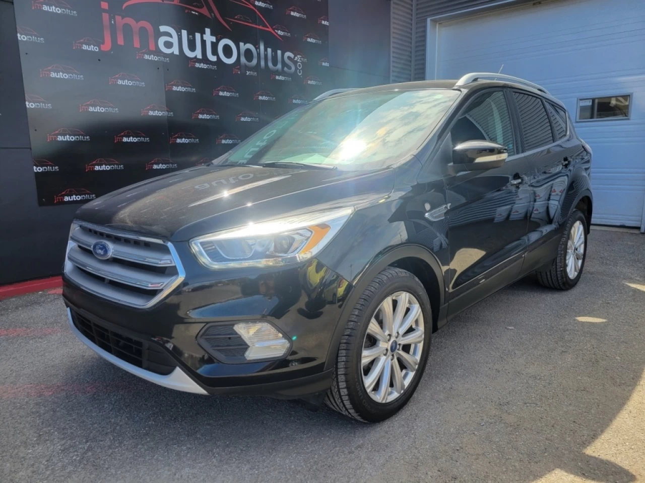 2017 Ford Escape Titanium*AWD*TOIT*NAVIGATION*CUIR* Image principale