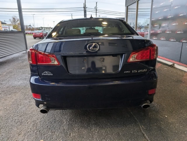 Lexus IS 250 AWD*TOIT*BANCS CHAUFF*BOUTON POUSSOIR* 2011